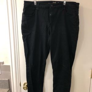 Black universal thread jeans